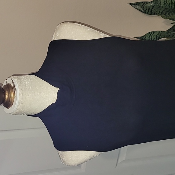 Black dress(NO fade) - Picture 3 of 5